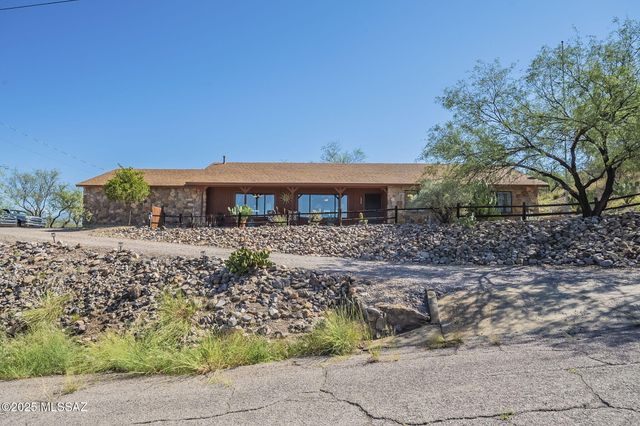 1037 La Vista Court, Rio Rico, AZ 85648