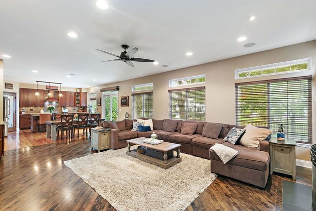 2221 Somerset Lane, Mundelein, IL 60060