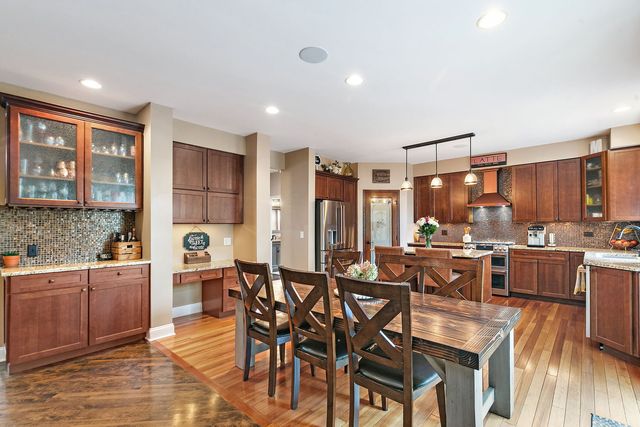 2221 Somerset Lane, Mundelein, IL 60060