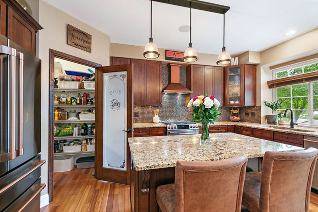 2221 Somerset Lane, Mundelein, IL 60060