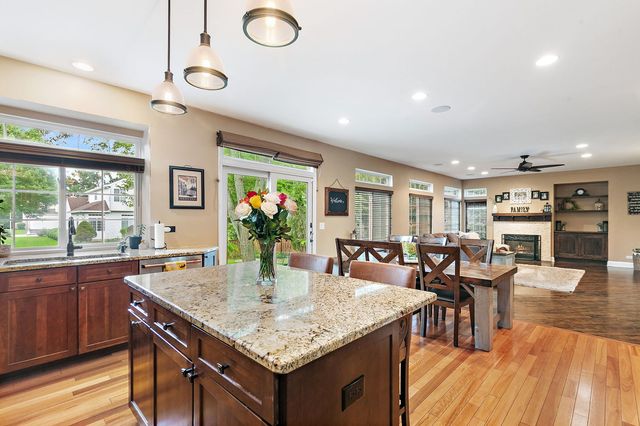 2221 Somerset Lane, Mundelein, IL 60060