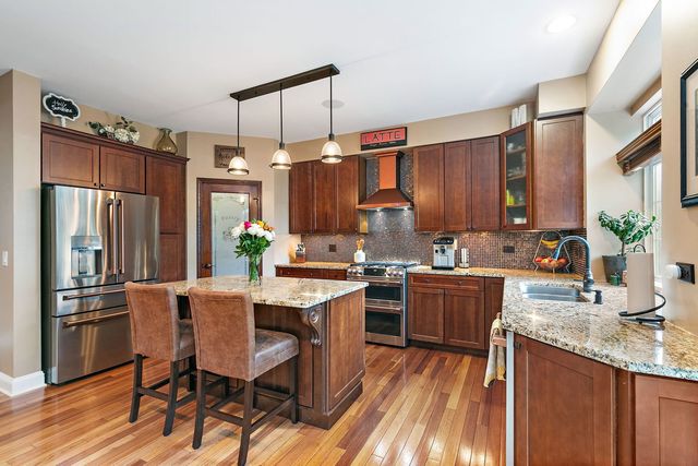 2221 Somerset Lane, Mundelein, IL 60060