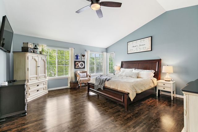 2221 Somerset Lane, Mundelein, IL 60060