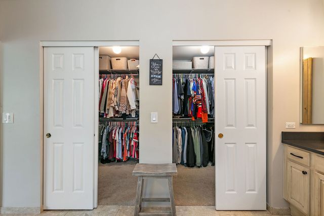 2221 Somerset Lane, Mundelein, IL 60060