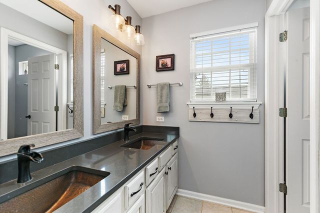 2221 Somerset Lane, Mundelein, IL 60060