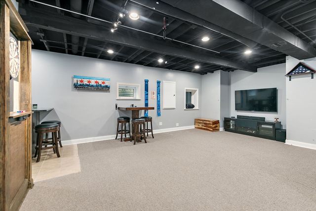 2221 Somerset Lane, Mundelein, IL 60060