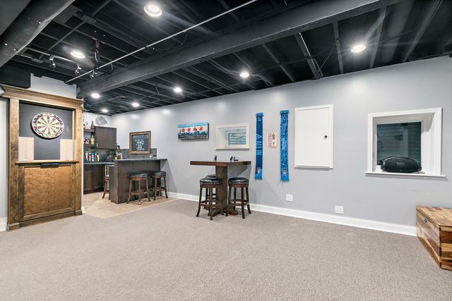 2221 Somerset Lane, Mundelein, IL 60060