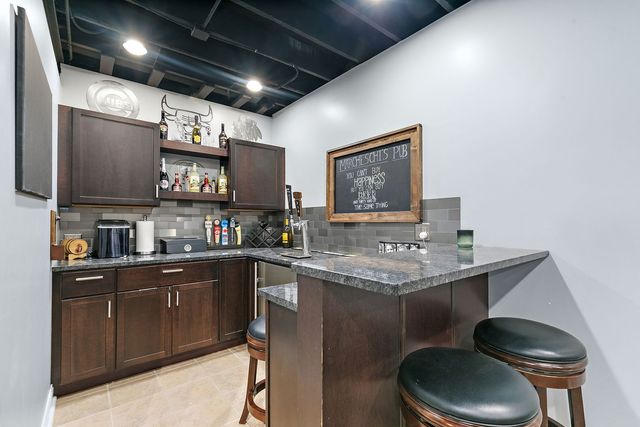2221 Somerset Lane, Mundelein, IL 60060