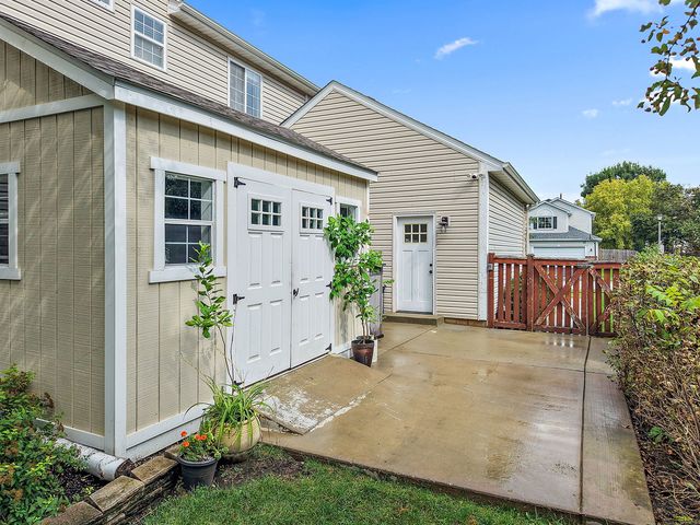 2221 Somerset Lane, Mundelein, IL 60060