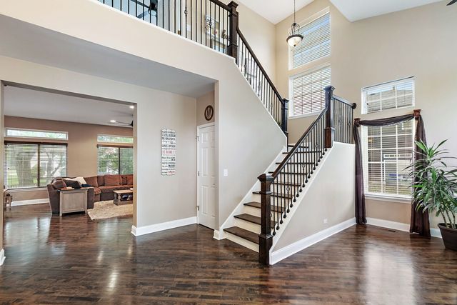 2221 Somerset Lane, Mundelein, IL 60060