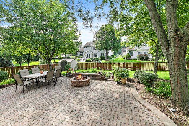 2221 Somerset Lane, Mundelein, IL 60060
