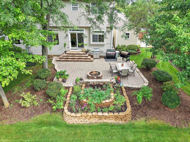 2221 Somerset Lane, Mundelein, IL 60060