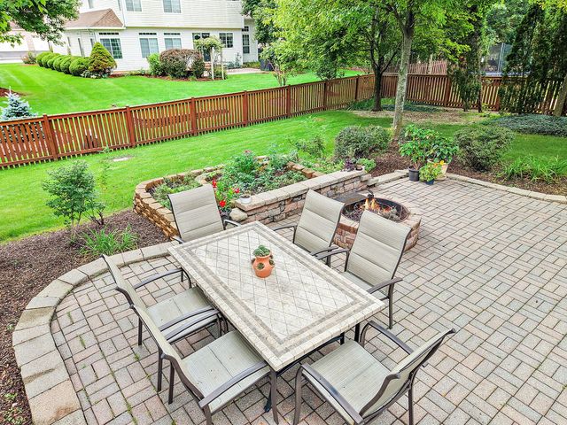 2221 Somerset Lane, Mundelein, IL 60060