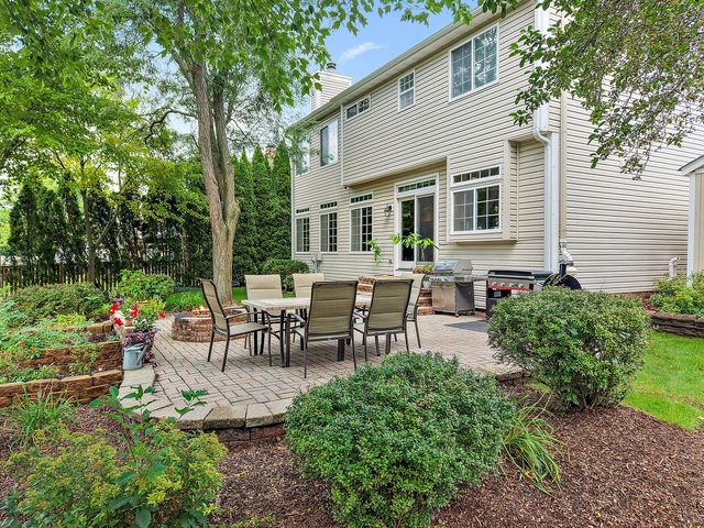 2221 Somerset Lane, Mundelein, IL 60060