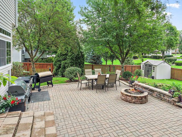 2221 Somerset Lane, Mundelein, IL 60060