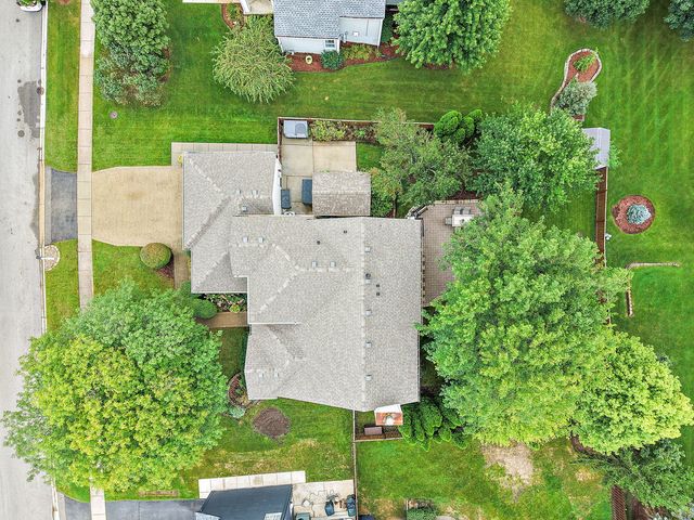2221 Somerset Lane, Mundelein, IL 60060