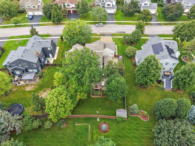 2221 Somerset Lane, Mundelein, IL 60060