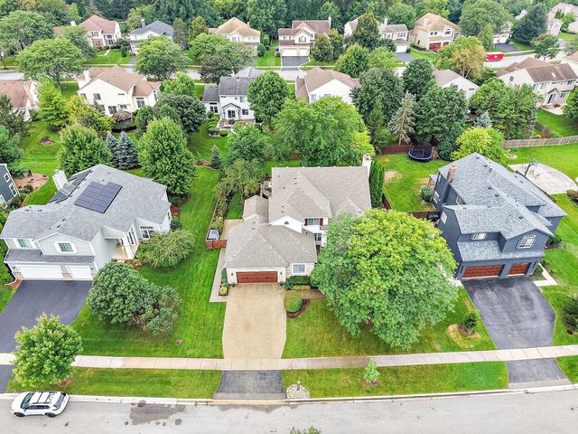 2221 Somerset Lane, Mundelein, IL 60060
