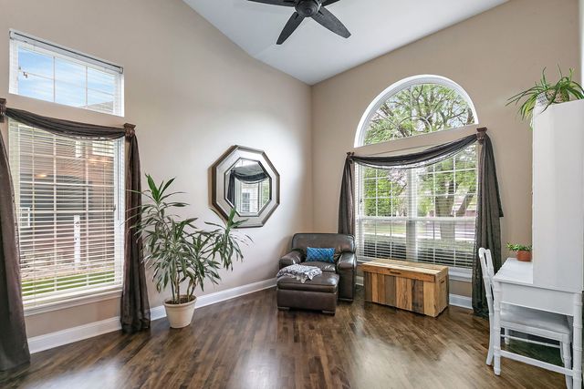 2221 Somerset Lane, Mundelein, IL 60060
