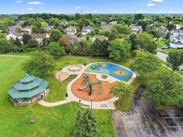 2221 Somerset Lane, Mundelein, IL 60060