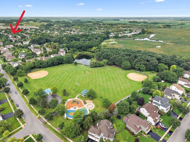 2221 Somerset Lane, Mundelein, IL 60060