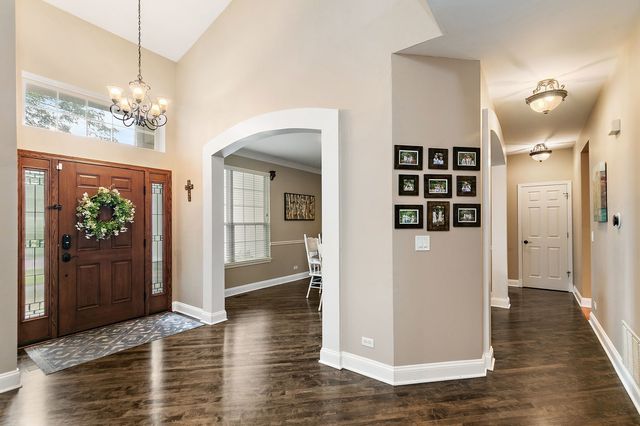 2221 Somerset Lane, Mundelein, IL 60060