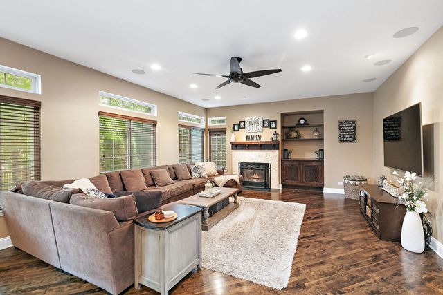 2221 Somerset Lane, Mundelein, IL 60060