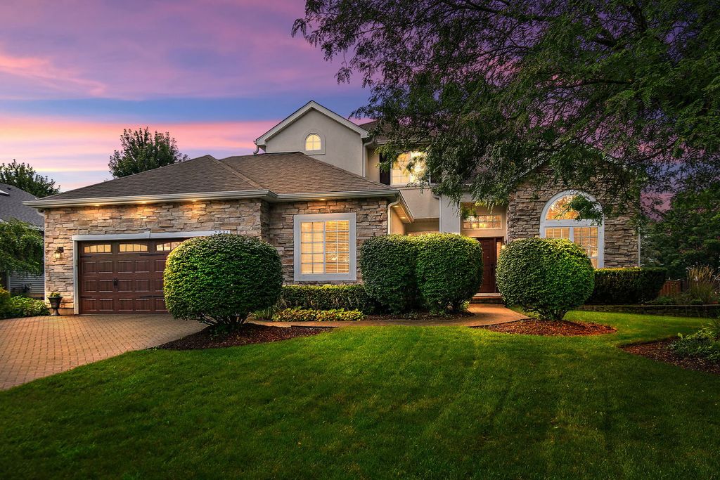2221 Somerset Lane, Mundelein, IL 60060