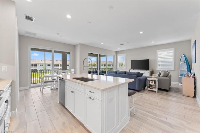 2609 Seychelles CIR 1608, Naples, FL 34112