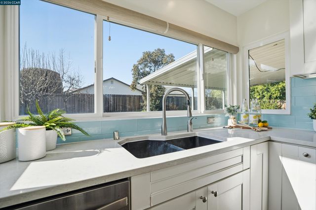 168 Glacier Dr, Livermore, CA 94551