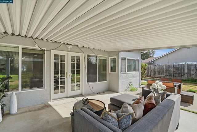 168 Glacier Dr, Livermore, CA 94551