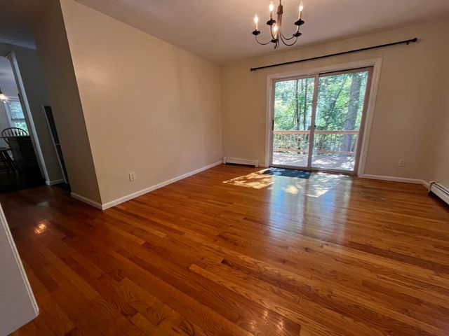8 Pinewood Rd, Amesbury, MA 01913