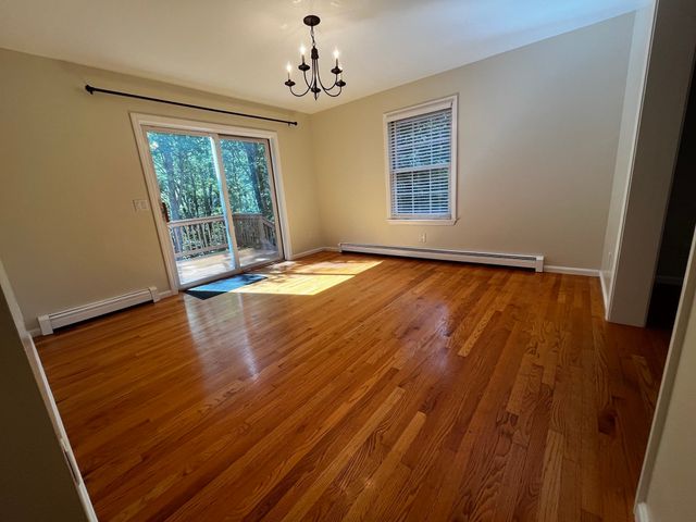 8 Pinewood Rd, Amesbury, MA 01913