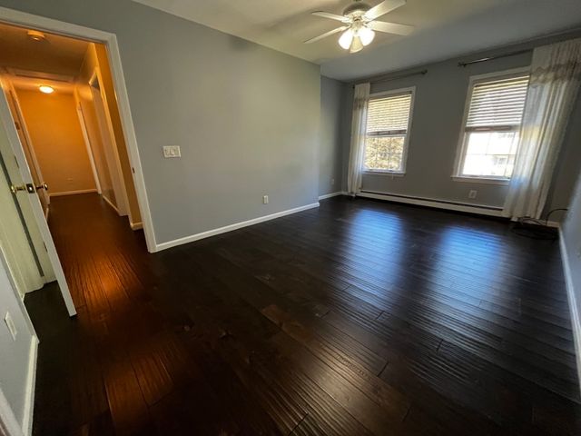 8 Pinewood Rd, Amesbury, MA 01913