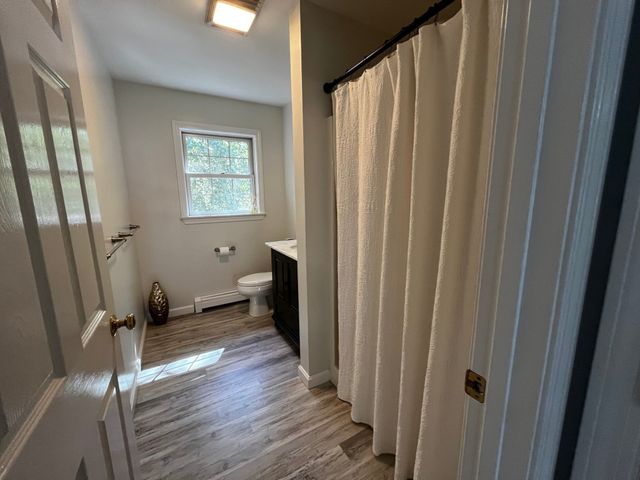 8 Pinewood Rd, Amesbury, MA 01913