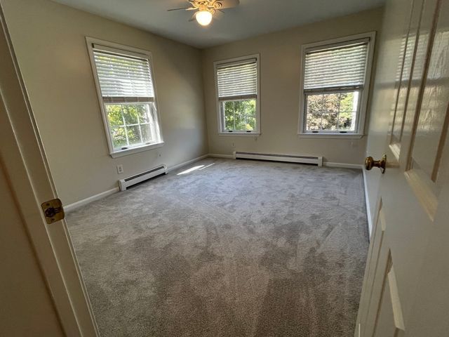 8 Pinewood Rd, Amesbury, MA 01913