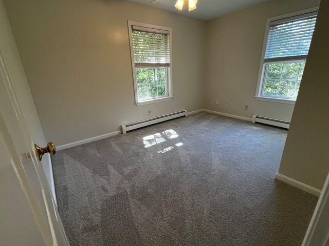 8 Pinewood Rd, Amesbury, MA 01913