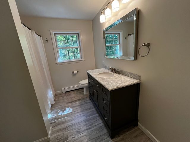 8 Pinewood Rd, Amesbury, MA 01913