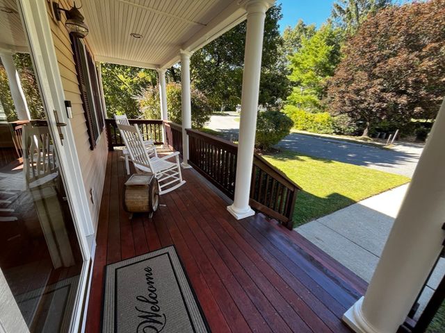 8 Pinewood Rd, Amesbury, MA 01913
