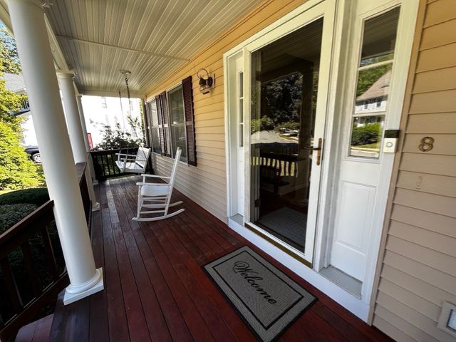 8 Pinewood Rd, Amesbury, MA 01913