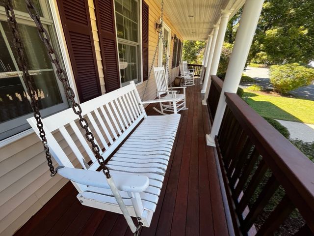 8 Pinewood Rd, Amesbury, MA 01913