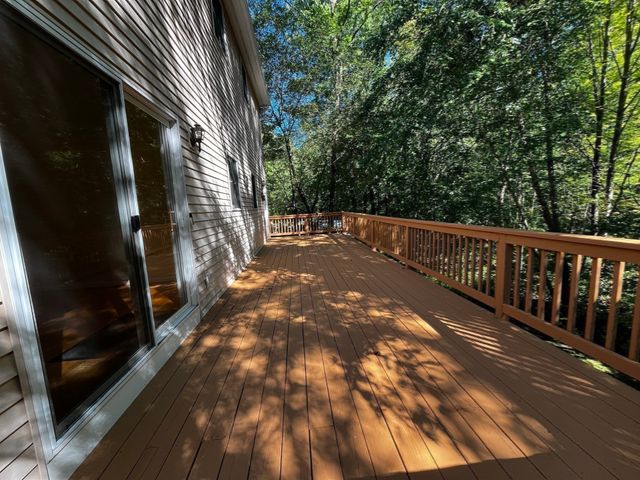 8 Pinewood Rd, Amesbury, MA 01913