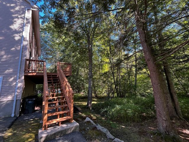 8 Pinewood Rd, Amesbury, MA 01913