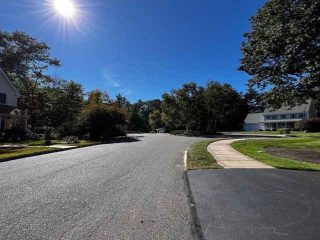 8 Pinewood Rd, Amesbury, MA 01913