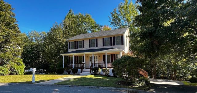 8 Pinewood Rd, Amesbury, MA 01913