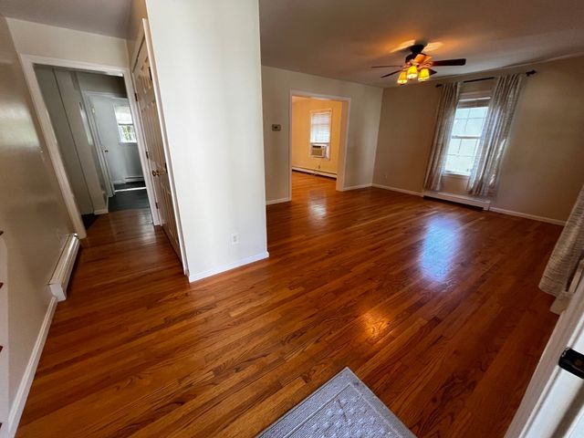 8 Pinewood Rd, Amesbury, MA 01913
