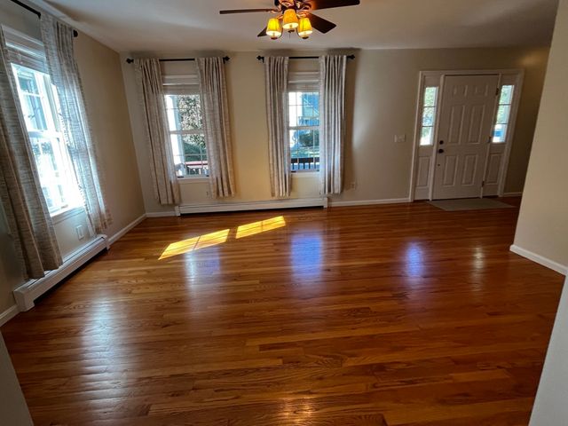 8 Pinewood Rd, Amesbury, MA 01913