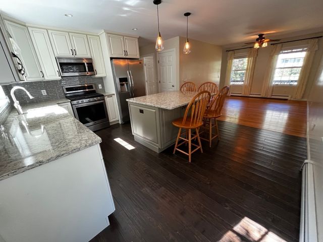 8 Pinewood Rd, Amesbury, MA 01913