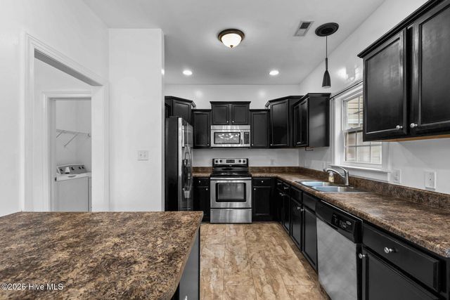 321 Holly Grove Court W, Jacksonville, NC 28540