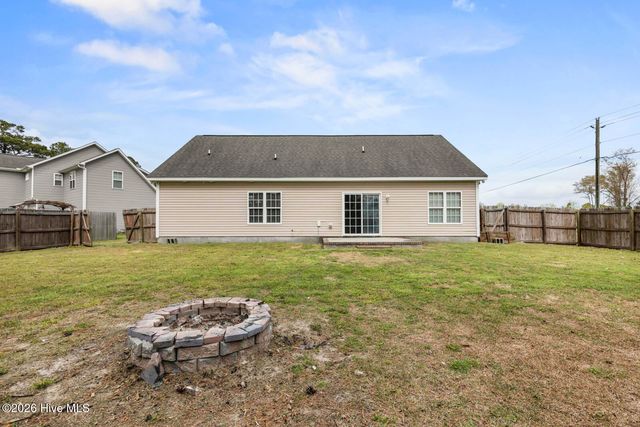 321 Holly Grove Court W, Jacksonville, NC 28540